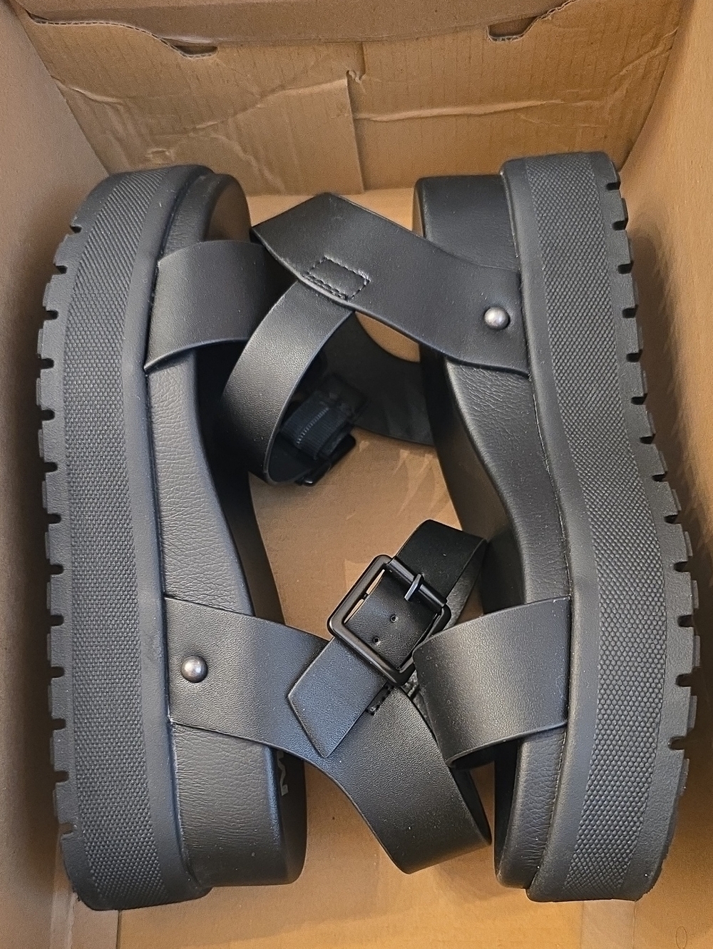 🆕️ MIA Black Kayci Platform Sandals with Buckle Strap (NWT)